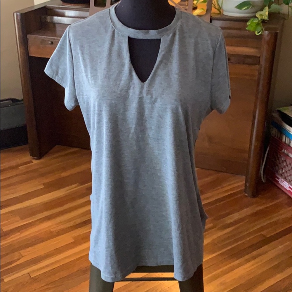 Choker Neck T shirt V neck